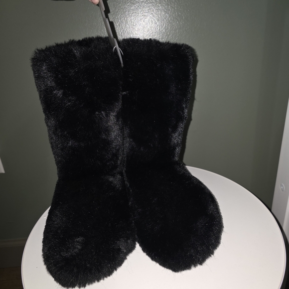 LC Lauren Conrad Black Furry Slippers - Picture 2 of 5
